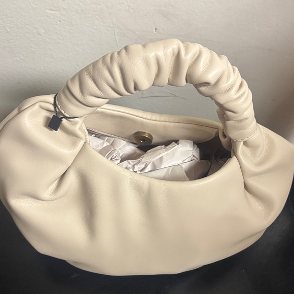 The Drop Cream Shoulder Bag - Picture 5 of 5